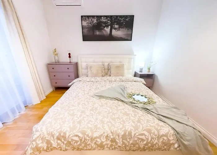 Old Town Spacious Apartment